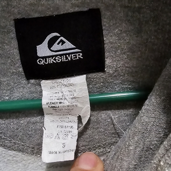 Quicksilver grey hooded sweatshirt with logo Men's size small. - Picture 3 of 3